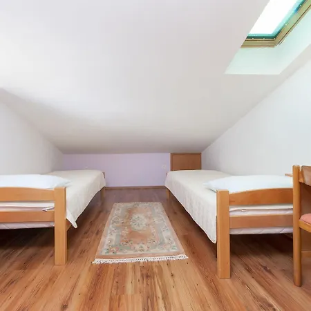 Faszinierendes Mit Eigener Galerie Und Nur 10 Gehminuten Vom In Appartement *