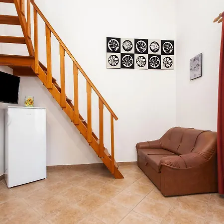 Faszinierendes Mit Eigener Galerie Und Nur 10 Gehminuten Vom In Rovinj