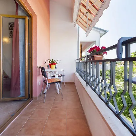 Faszinierendes Mit Eigener Galerie Und Nur 10 Gehminuten Vom In Apartment *