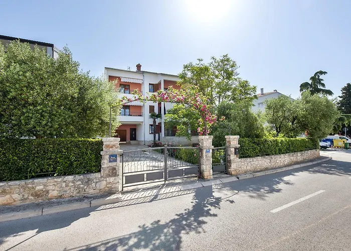 Faszinierendes Mit Eigener Galerie Und Nur 10 Gehminuten Vom In * Rovinj